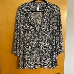 🖤🤍 Chico’s Easywear Jacket with rose closure- size 3